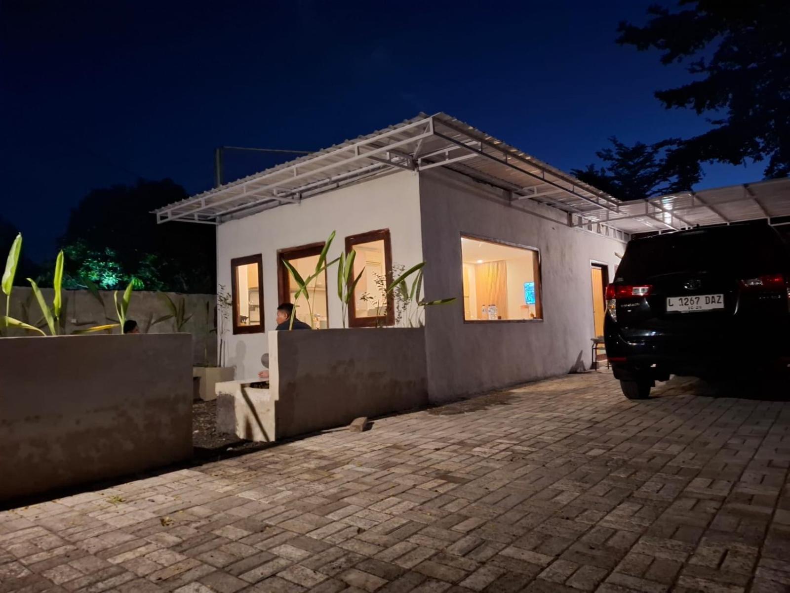 Mayeka Transit Hostel Bandara Internasional Lombok Praya Exterior photo