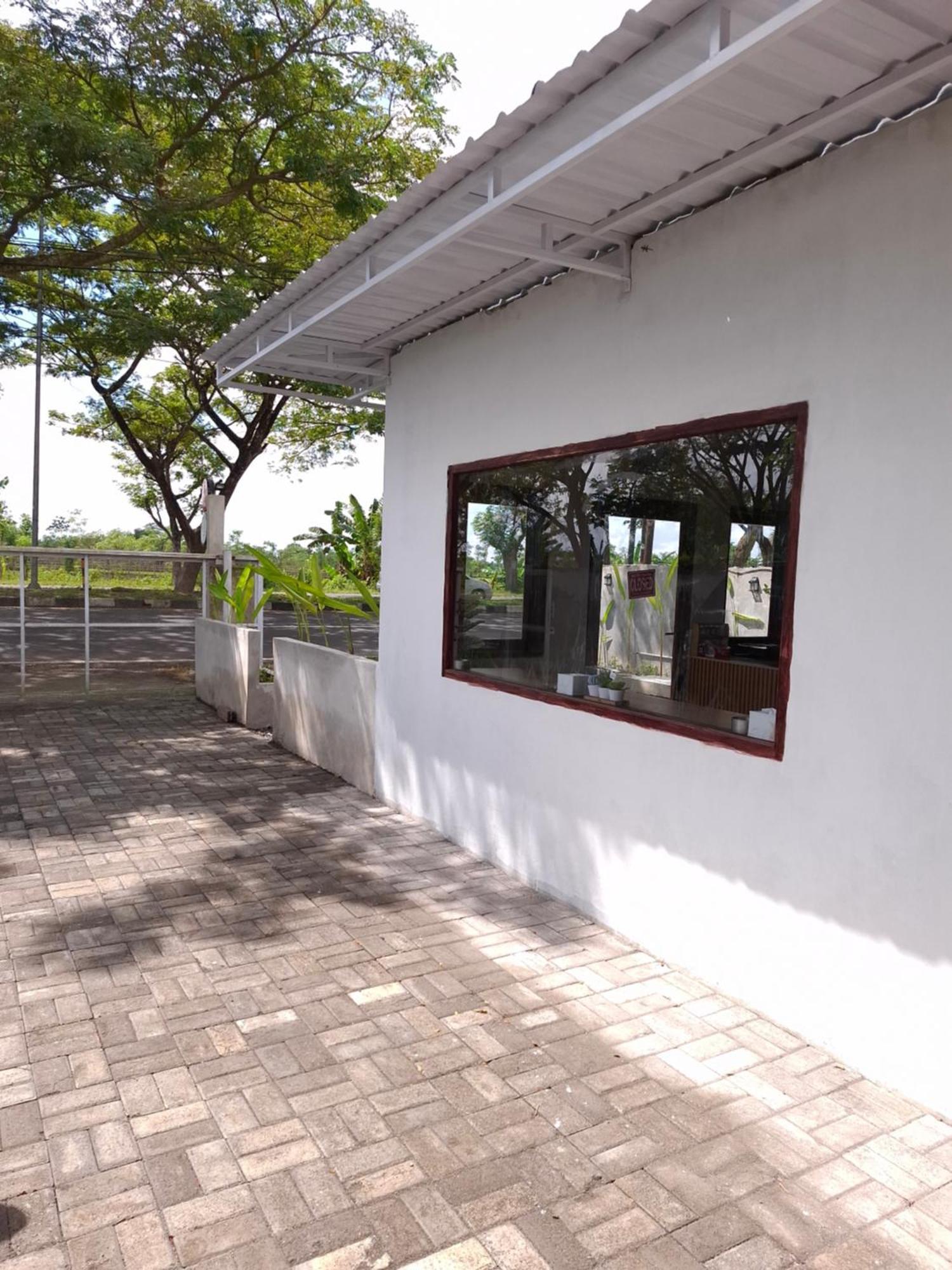 Mayeka Transit Hostel Bandara Internasional Lombok Praya Exterior photo