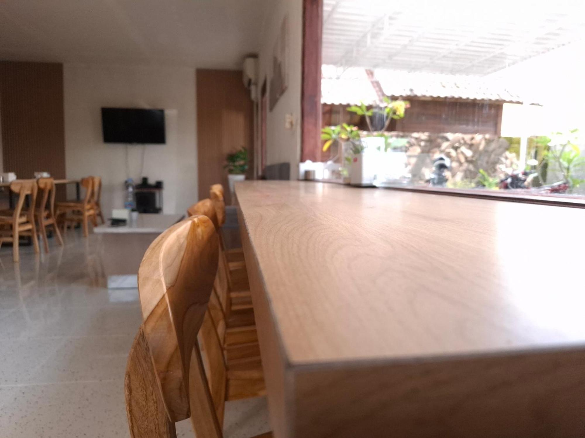 Mayeka Transit Hostel Bandara Internasional Lombok Praya Exterior photo
